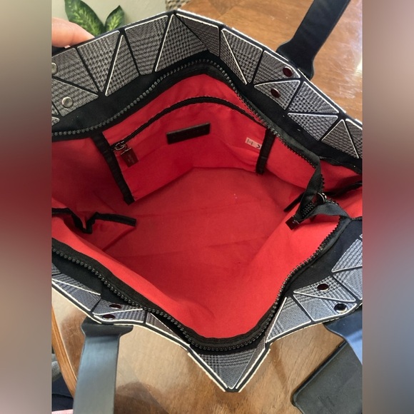 Emilio Pepe Geometric gray & black  Two Tone Large Shoulder Tote Bag - Picture 6 of 7